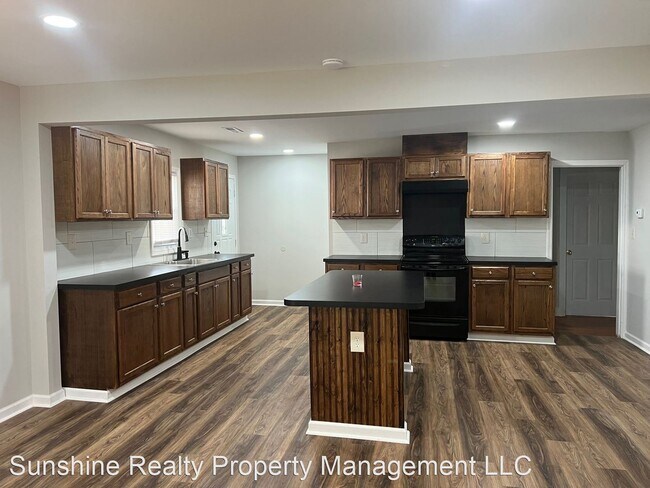 Building Photo - 4 br, 2 bath House - 130 N Graham Ave