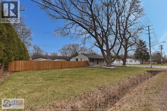 Photo du bâtiment - 5051 Matchett Rd