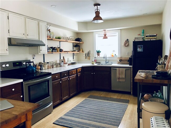 Building Photo - 511 Main St