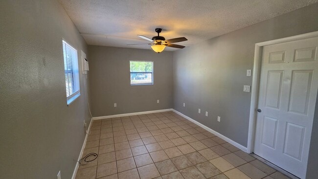 Building Photo - Studio garage apartment