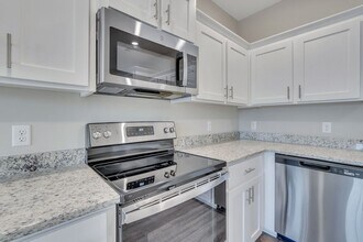 Building Photo - 102 Skye Dr