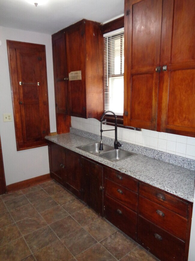 Foto del edificio - 325 E 19th St