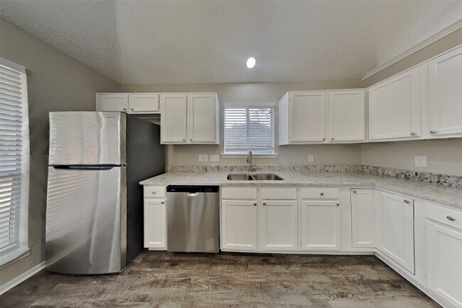 Building Photo - 2906 Lotus Ln