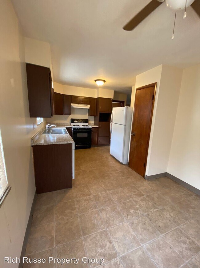Building Photo - 3 br, 1 bath House - 1475 Cunard Road