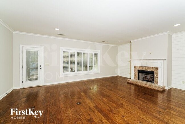 Building Photo - 455 Lake Chelsea Way