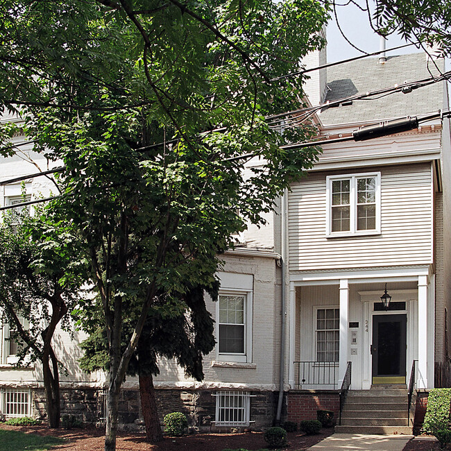 Building Photo - Franklin West Apartments, Leasing Office