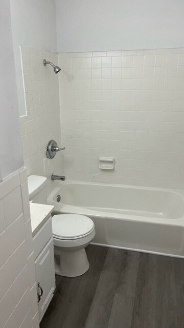 2 habitaciones-- baño - 4416-4418 Lynn Ln