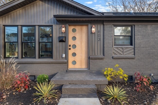 Photo - 603 N 5th St House