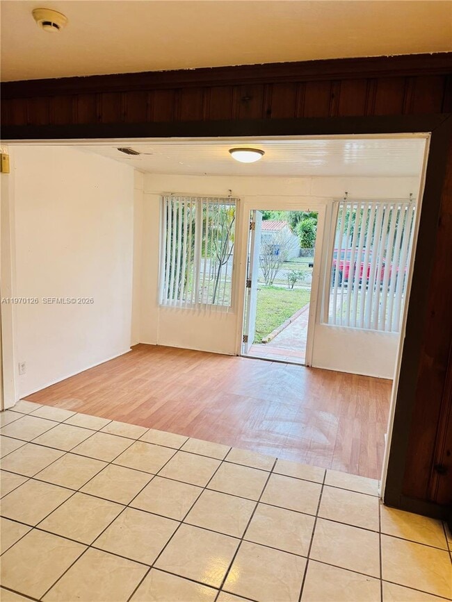 Foto del edificio - 2411 Rodman St