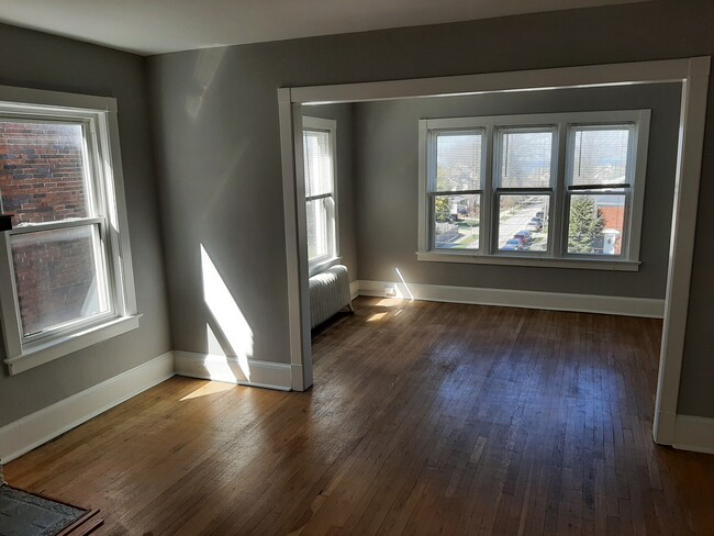 Building Photo - 15105 Lake Ave