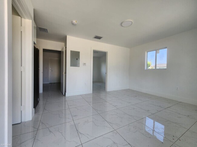 Building Photo - 2 br, 1 bath House - 11440 Lincoln Blvd