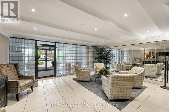 Building Photo - 337 Simcoe St N