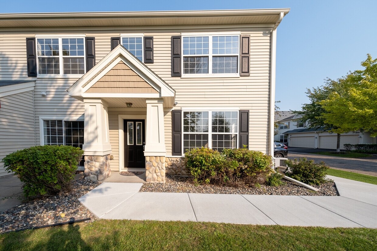 13616 Brass Pkwy, Rosemount, MN 55068 Townhome Rentals in Rosemount