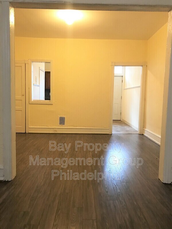 Building Photo - 2152 W Grange Ave
