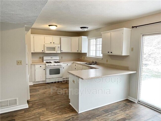 Building Photo - 1104 Wingate Dr