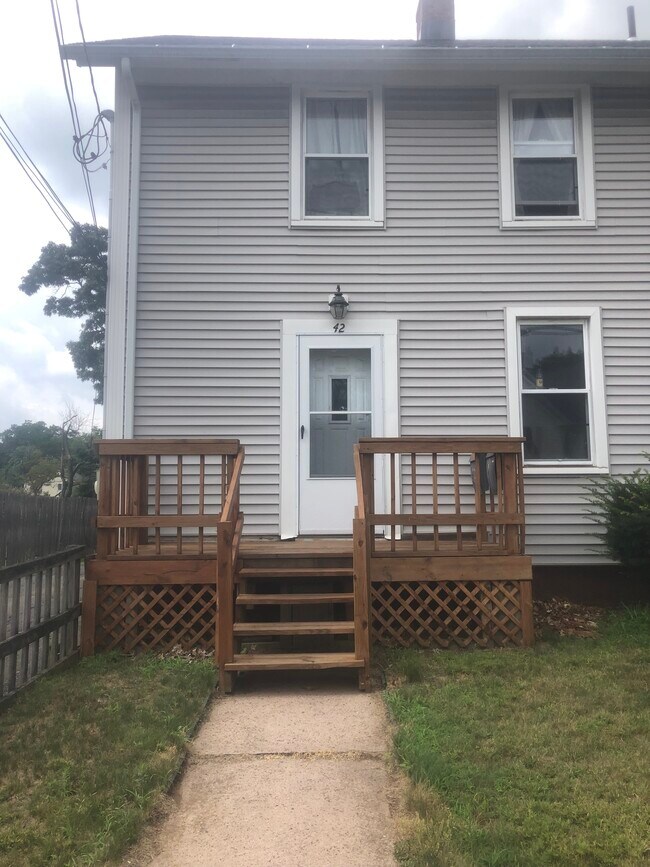 42 Spruce St Unit 1st Floor, Manchester, CT 06040 Apartments at 42