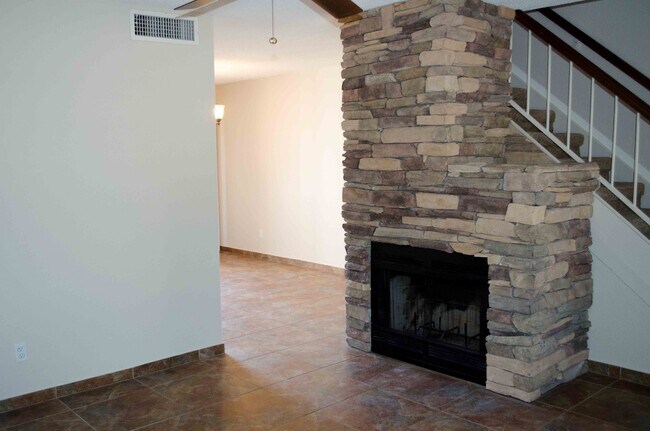 Foto del edificio - 860 N McQueen Rd