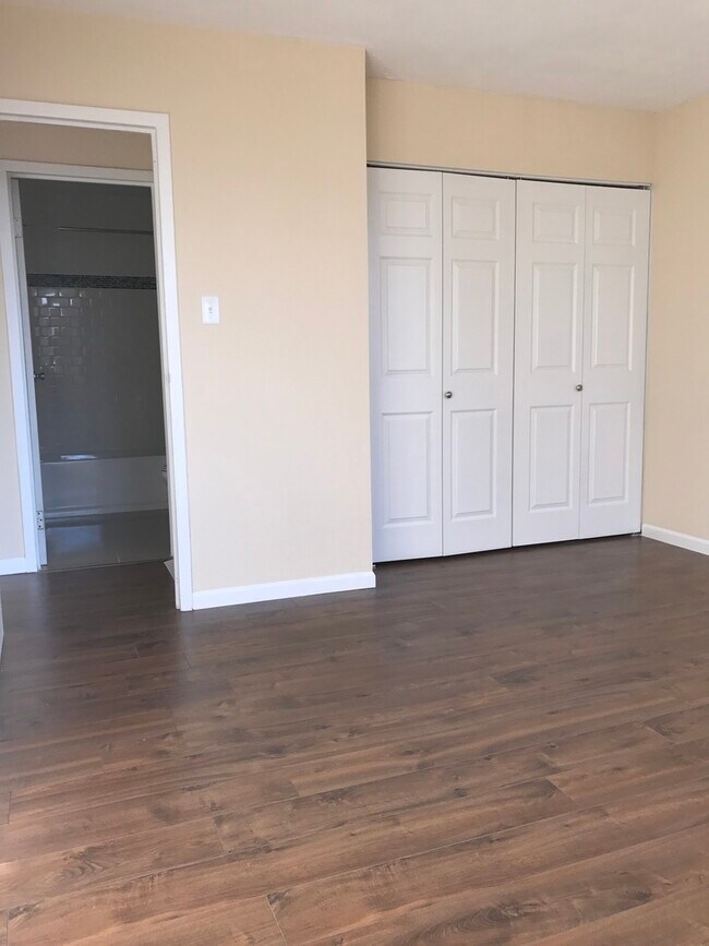 Foto del edificio - 5817 N Kenmore Ave
