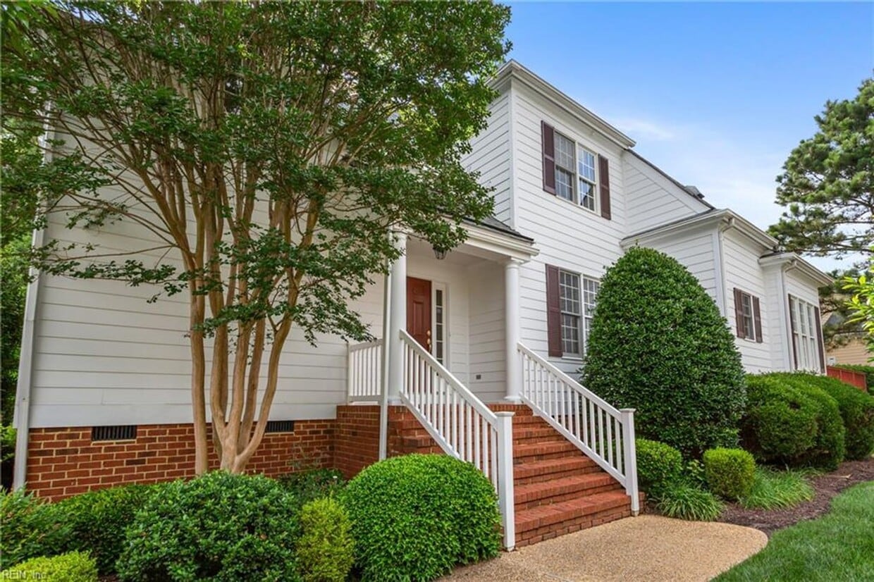 Primary Photo - Beautiful 4 Bed 2.5 Bath Home