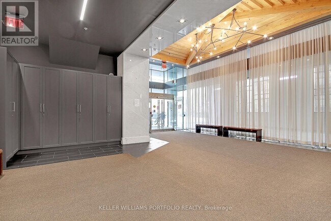 Building Photo - 210 Simcoe St