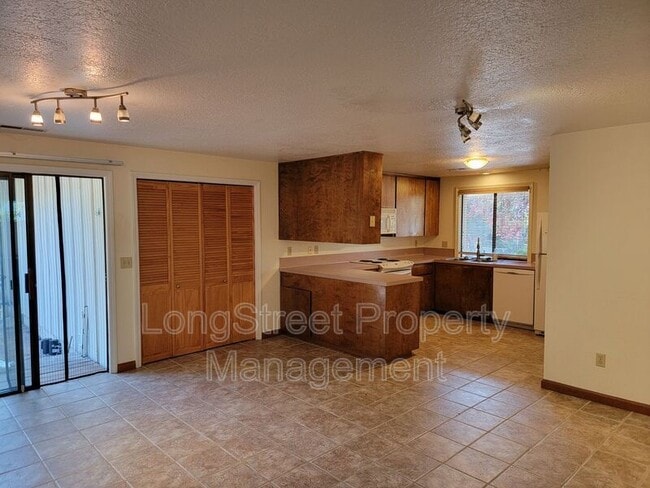 Building Photo - 3947 NW Tamarack Dr