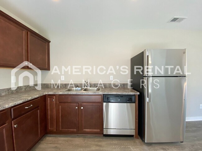 Foto del edificio - Beautiful home for Rent in Talladega, AL!!...