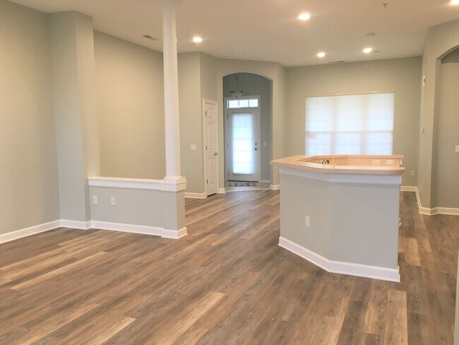 Foto del edificio - Inviting, modern two bedroom with garage parking, balcony views and a wonderful location in Chape...