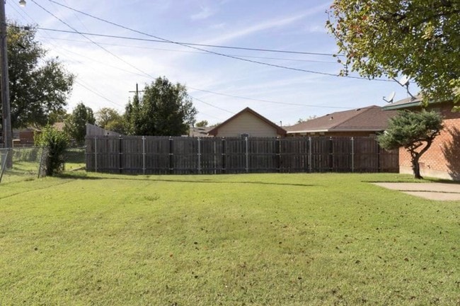 Building Photo - 3804 NW Ferris Ave