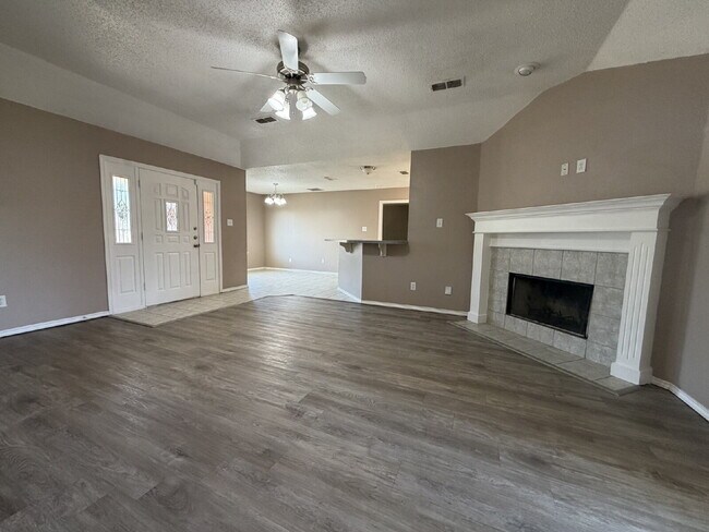 Foto del edificio - "Charming 3-Bed, 3-Bath Home in Lubbock – Spacious 1,575 Sq Ft Retreat!"