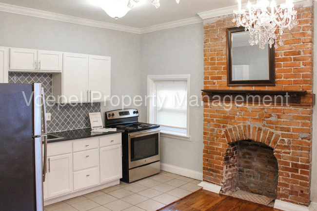 Building Photo - 1117 W 41st Ter