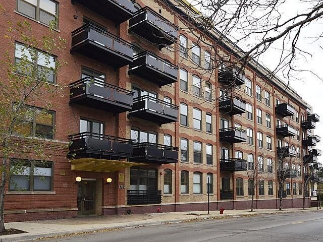 Building Photo - 1735 W Diversey Pkwy