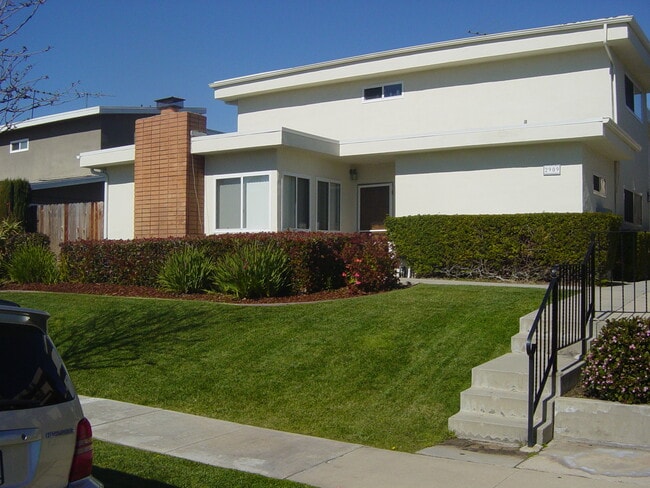 Building Photo - 2909 W 235th St
