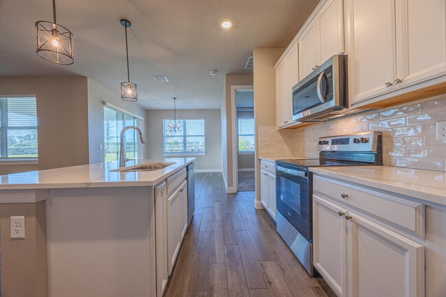 Foto del edificio - 6616 Cloverdale Ave