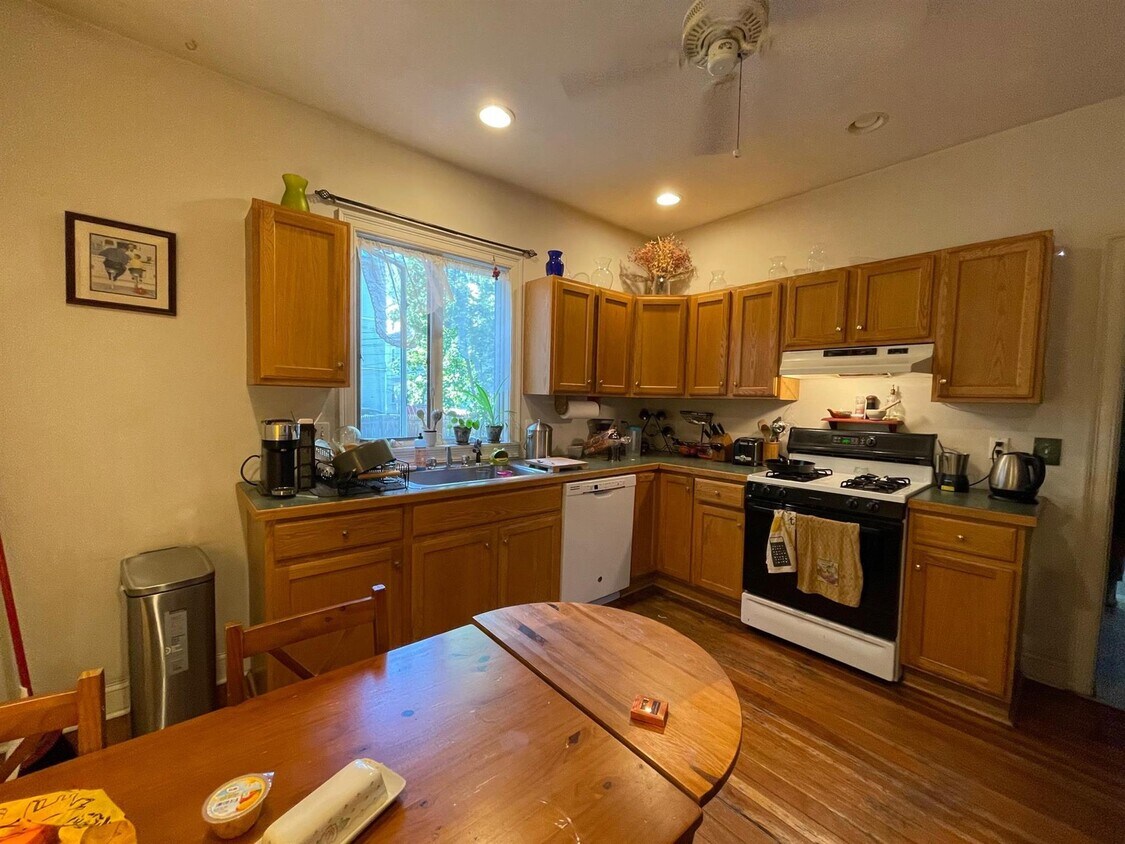 Primary Photo - 789 Somerville Ave