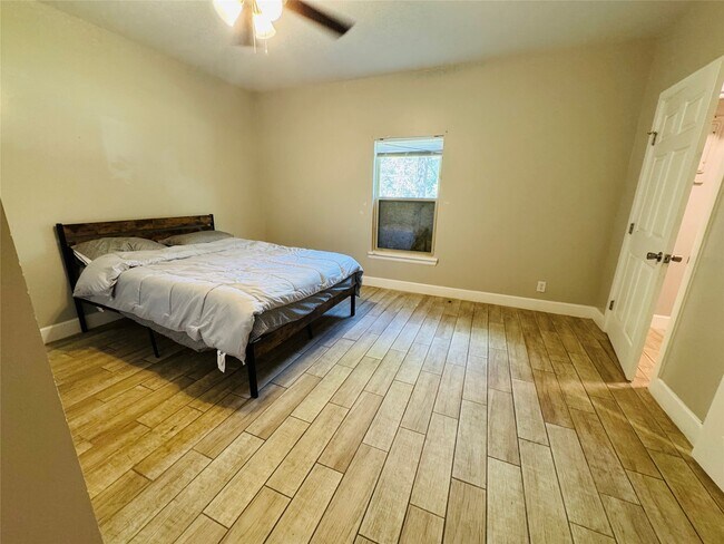 Foto del edificio - 13007 Shady Ln