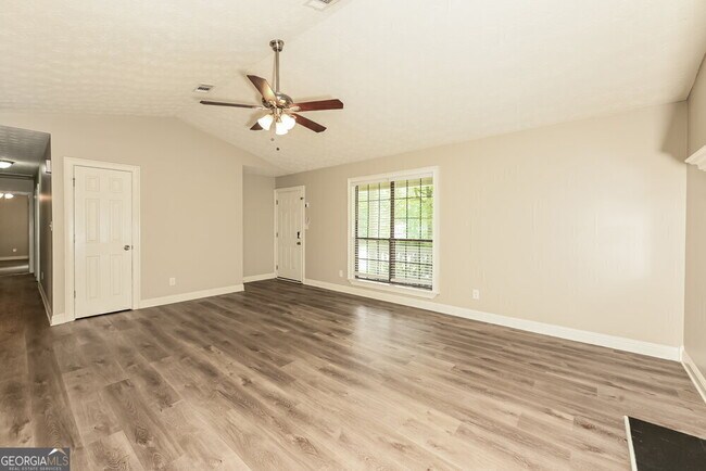Foto del edificio - 411 Fairhaven Ct
