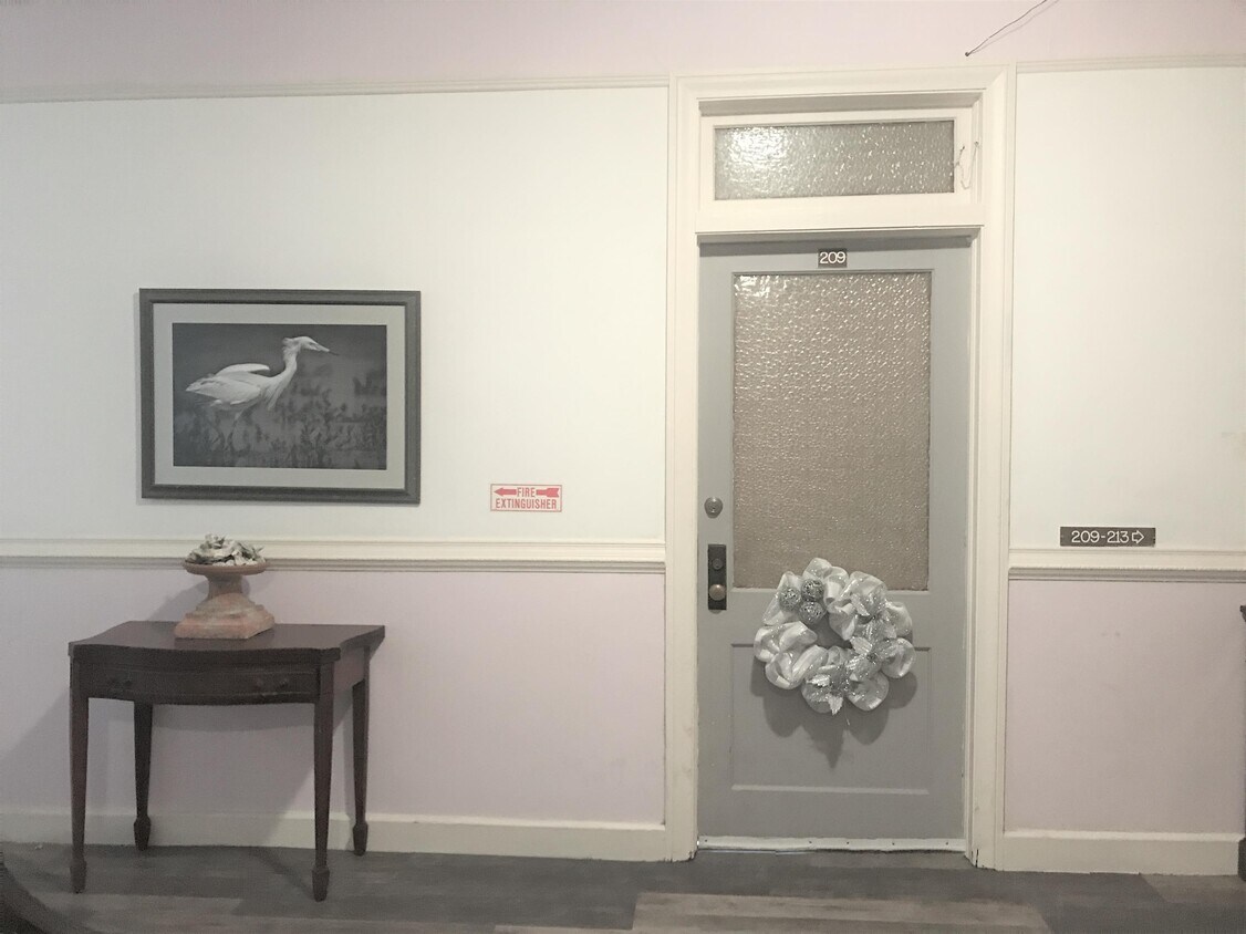 Foto del edificio - 101 W Oak St