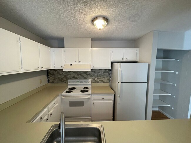 Foto del edificio - 175 Mill Pond Rd