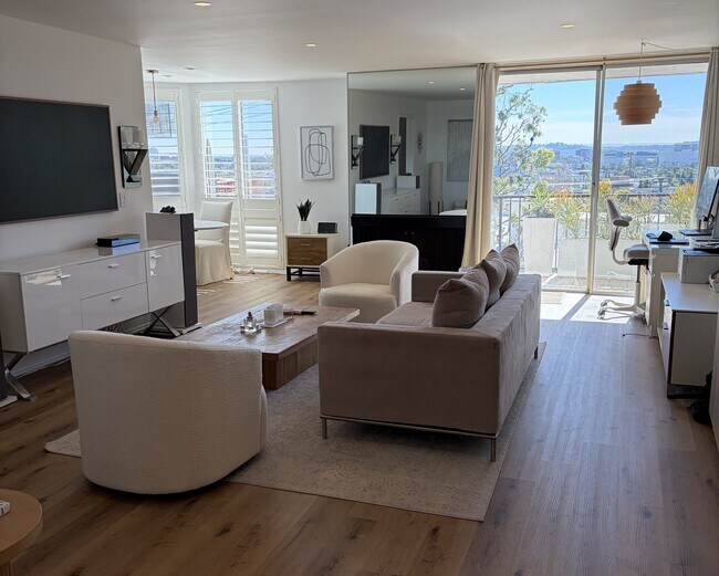 Sala de estar con vistas al sur - 8530 Holloway Dr