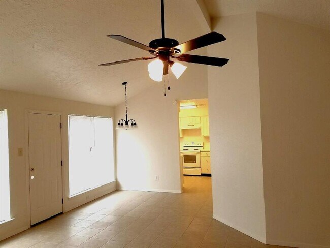 Foto del edificio - 4819 Roserock Ln
