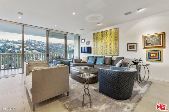 Foto del edificio - 1 br, 1 bath Condo - 9255 Doheny Rd Apt 2003