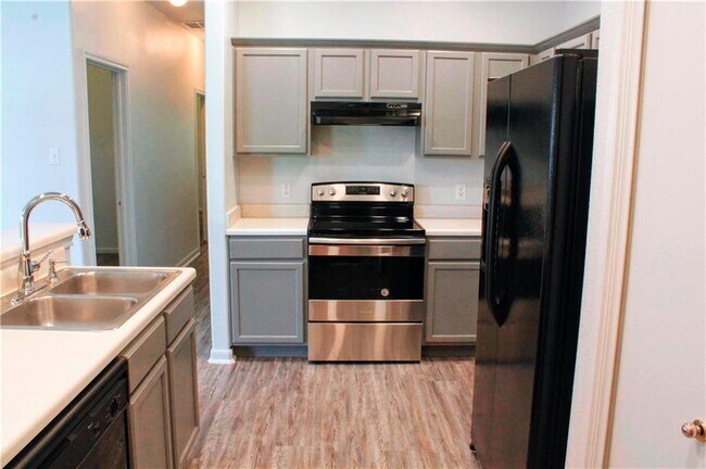 Building Photo - 1300-1320 Double Creek Dr