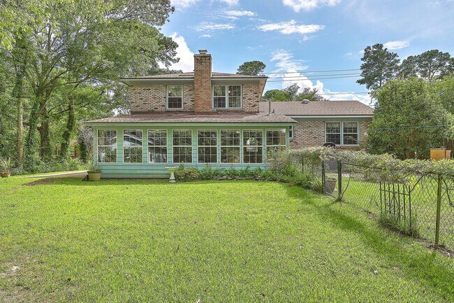 Building Photo - Waterfront Home in Melrose Subdivision! Re...