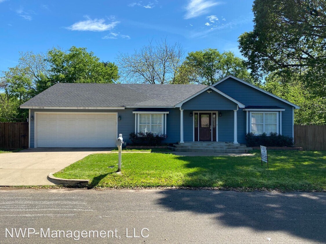 Primary Photo - 3 br, 2 bath House - 628 S Blackwell