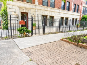 Building Photo - 5135 S Kenwood Ave