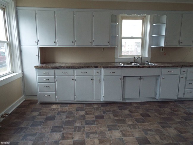 Building Photo - 2 br, 1 bath Duplex - 505 S Market St