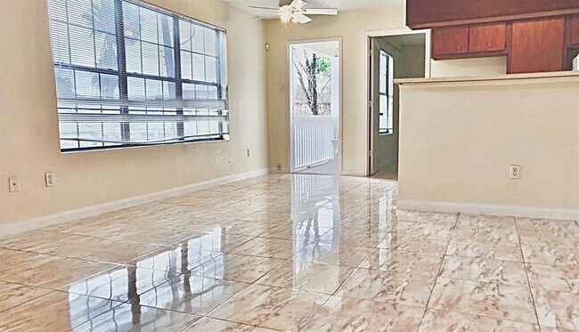 Foto del edificio - 2750 Holly Hall St