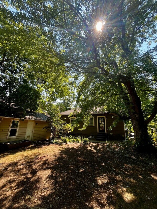 Foto principal - 607 W Babcock St