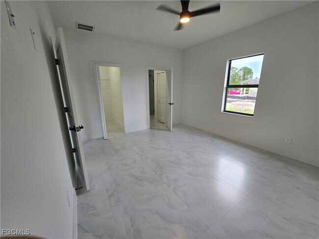 Foto del edificio - 483 Linden Ave S