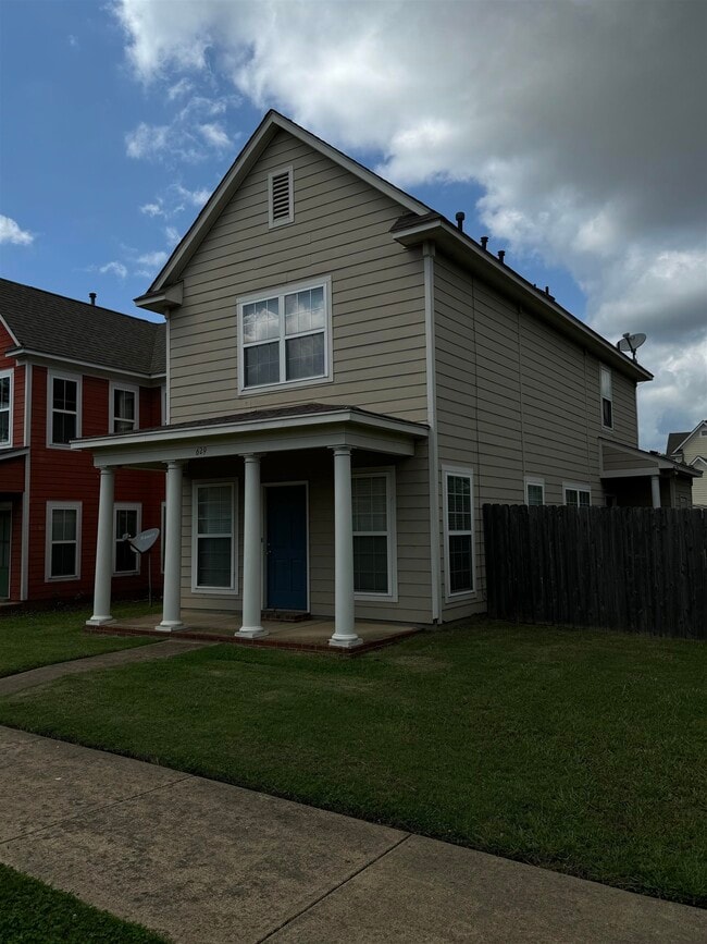 Building Photo - 629 Peyton Cir